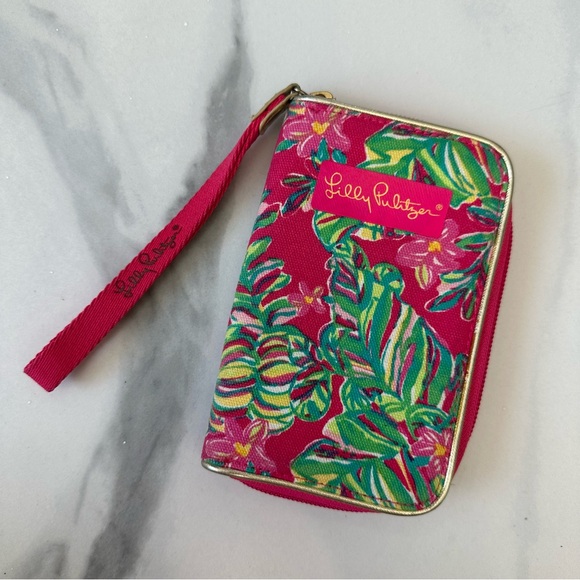 Lilly Pulitzer Handbags - Lilly Pulitzer Wristlet Wallet Carry Case Clutch Purse Small Make Up Cards Pink